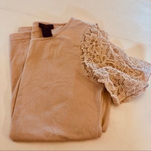 Short lace sleeve pink top